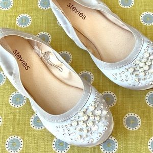 Stevies girl’s flat rhinestone & silver pump, sz2